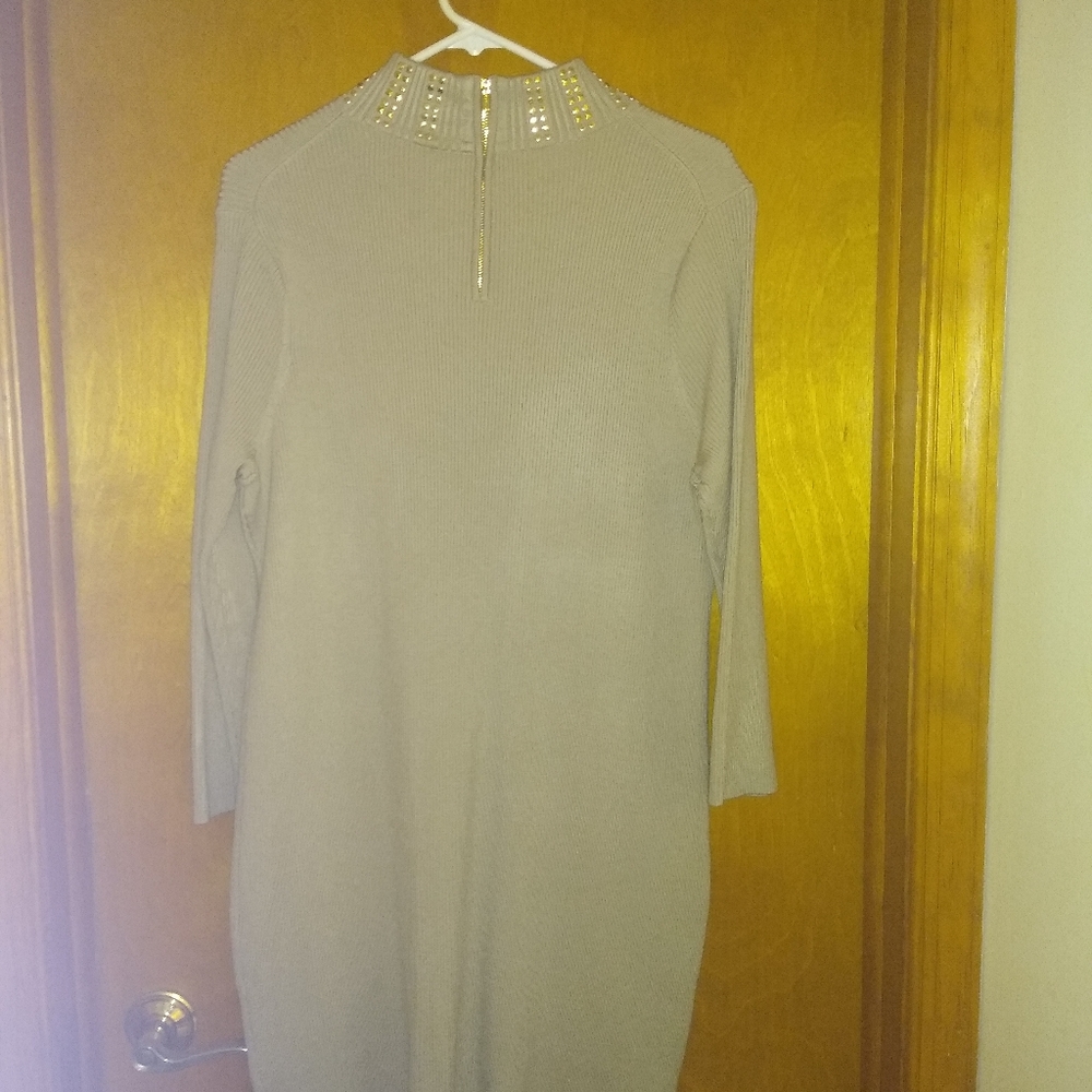 Dress - Picture 2 of 4